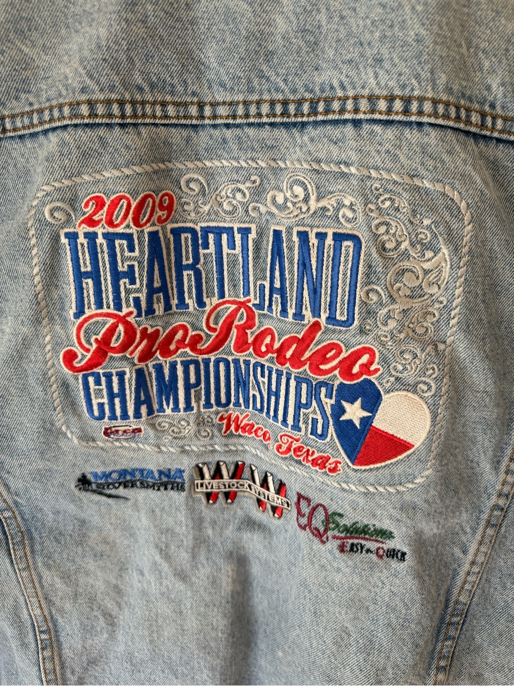 Wrangler 2009 Heartland ProRodeo Embroidered Distressed Denim Jacket L